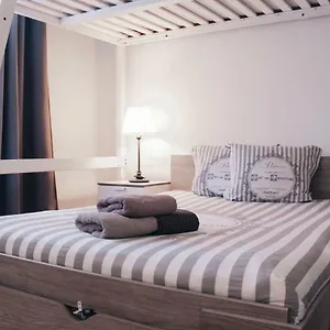 Parisian Flat Parigi